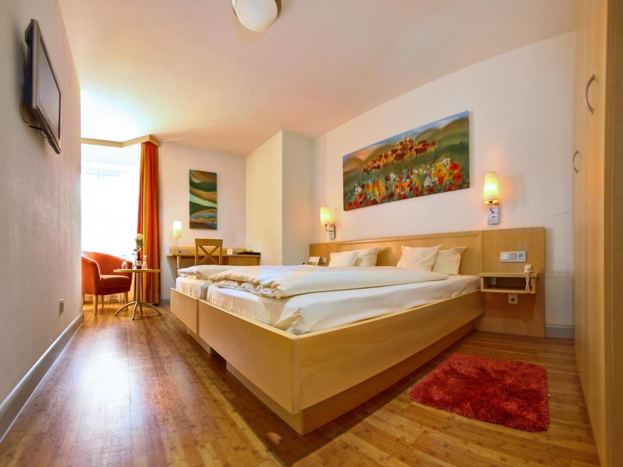 Hotel Gasthof Zum Ochsen إيهنغن المظهر الخارجي الصورة