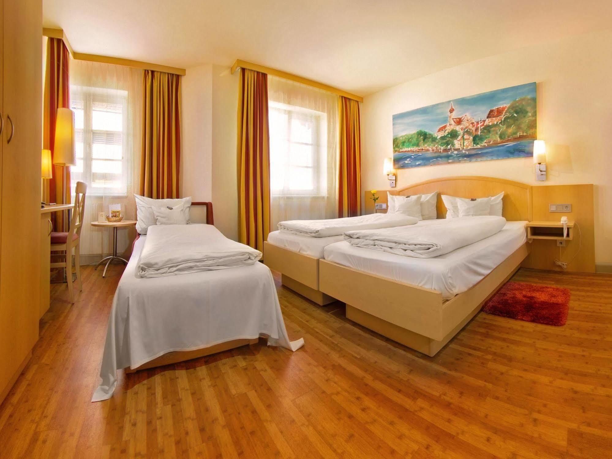 Hotel Gasthof Zum Ochsen إيهنغن المظهر الخارجي الصورة